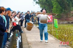 四川合江：乡村农运会闹春播