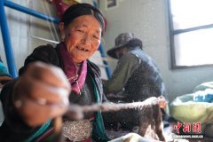 西藏岗巴：指尖技艺变经济 合作社助力妇女增收促振兴